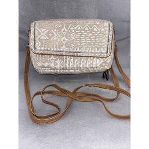 Sakroots LUNA Zip Around Wallet Wristlet Crossbody Smartphone Holder Tan White